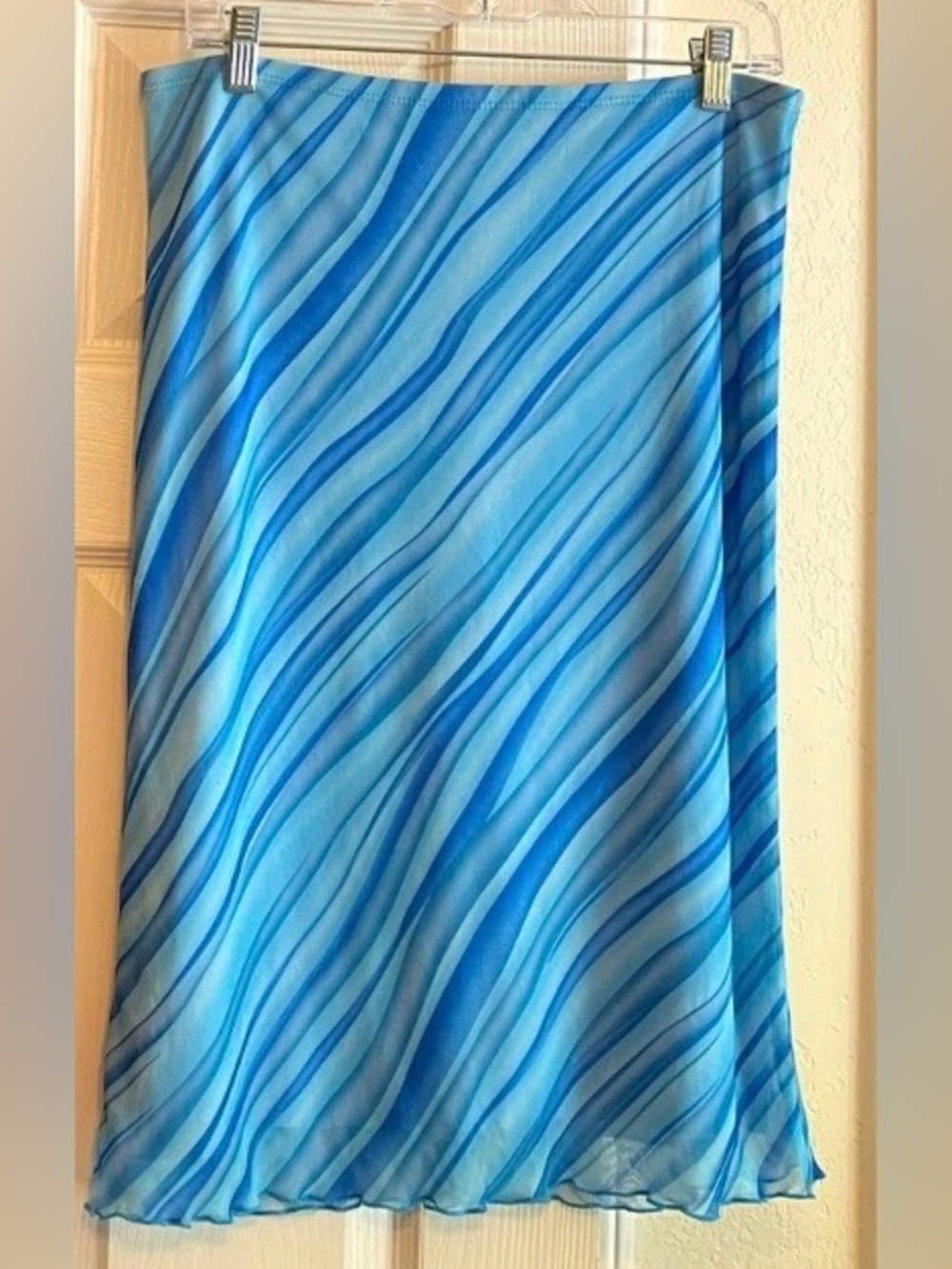 Vintage 90s polyester midi stretchy below the knee Summer wavy print skirt